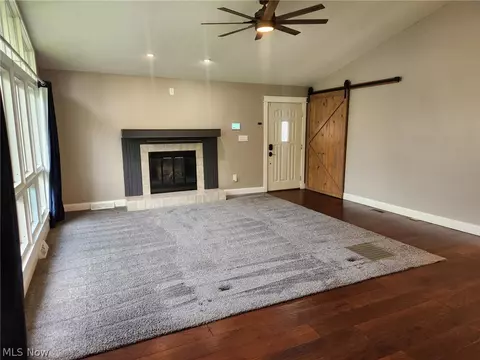 Living - 376 Wallace Dr, Berea, OH 44017 photo 3 of 4