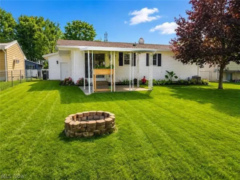 Exterior - 376 Wallace Dr, Berea, OH 44017 photo 2 of 5