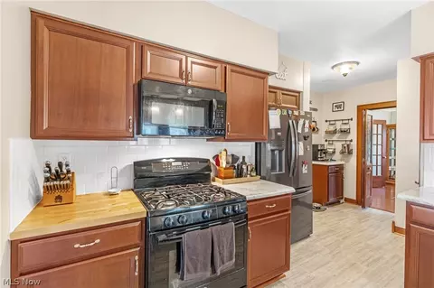 Kitchen - 221 Raff Rd NW, Canton, OH 44718 photo 2 of 3