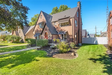 Exterior - 221 Raff Rd NW, Canton, OH 44718 photo 4 of 5