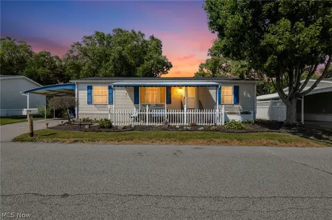 14 Cherry Ln, Olmsted Twp, OH 44138
