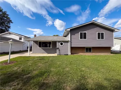 25142 Deerfield Dr, North Olmsted, OH 44070