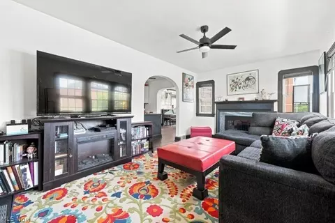 Living - 4038 Sunset Blvd, Boardman, OH 44512 photo 2 of 3
