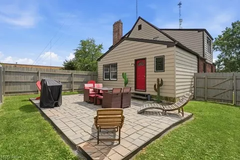 Exterior - 4038 Sunset Blvd, Boardman, OH 44512 photo 3 of 4