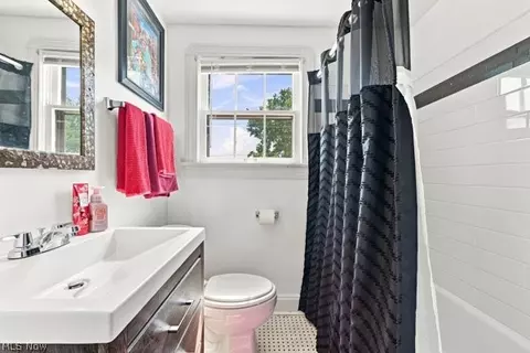 Bath - 4038 Sunset Blvd, Boardman, OH 44512 photo 1 of 2