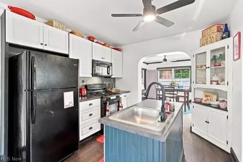 Kitchen - 4038 Sunset Blvd, Boardman, OH 44512 photo 4 of 5