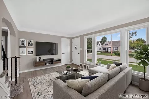 Living - 29148 Barjode Rd, Willowick, OH 44095 photo 1 of 4