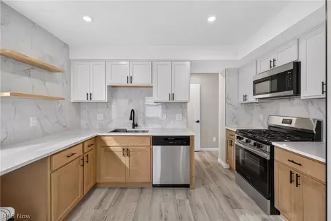 Kitchen - 29148 Barjode Rd, Willowick, OH 44095 photo 3 of 5
