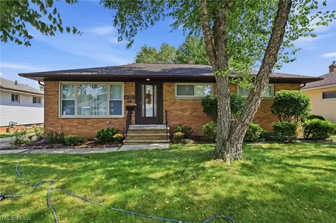 7263 Oakwood Rd, Parma, OH 44130