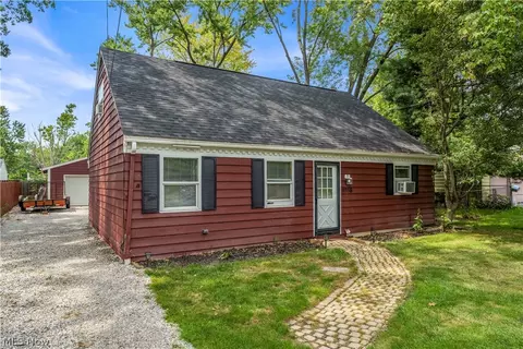 9958 Dupont Dr, Columbia Station, OH 44028