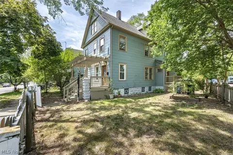 3290 W 17th St, Cleveland, OH 44109
