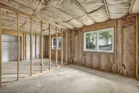 Bedroom - 246 Windward Dr, Elyria, OH 44035 photo 2 of 10