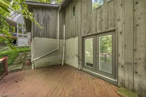 Exterior - 246 Windward Dr, Elyria, OH 44035 photo 5 of 6