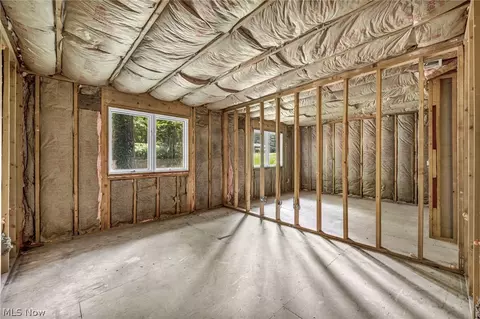 Bedroom - 246 Windward Dr, Elyria, OH 44035 photo 9 of 10