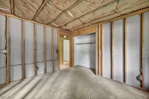 Bedroom - 246 Windward Dr, Elyria, OH 44035 photo 8 of 10