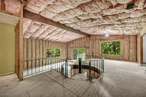 Entry Way - 246 Windward Dr, Elyria, OH 44035 photo 1 of 5