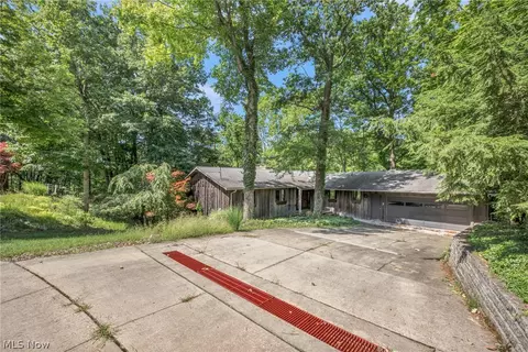 Exterior - 246 Windward Dr, Elyria, OH 44035 photo 1 of 6