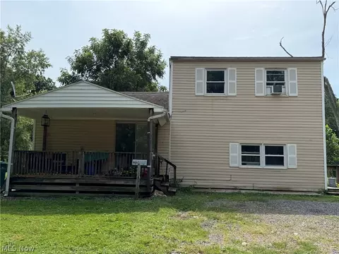 4421 Meadowbrook Dr, Leavittsburg, OH 44430