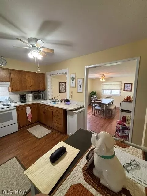 Entry Way - 224 E Slingluff Ave, Dover, OH 44622 photo 1 of 3