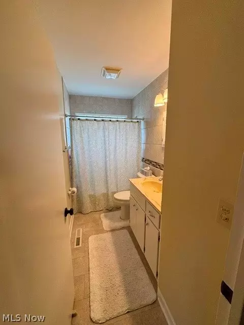 Bath - 224 E Slingluff Ave, Dover, OH 44622 photo 2 of 3
