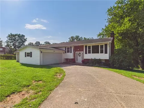 626 Valley Mills Rd, Parkersburg, WV 26104