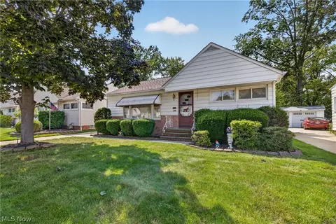 378 High Tee St, Willowick, OH 44095