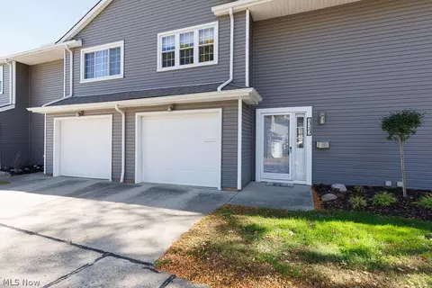 1717 Walnut Ln #8-52, Rocky River, OH 44116