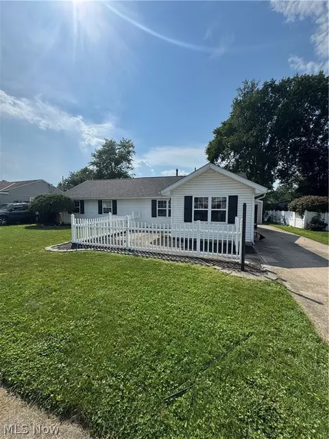 618 Idlewood Ave, Sheffield Lake, OH 44054