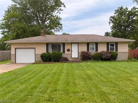 2064 Innwood Dr, Austintown, OH 44515