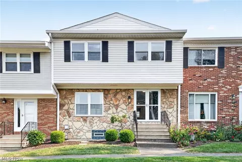 2040 Carlile Dr, Uniontown, OH 44685