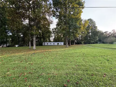 28175 Huckleberry Rd, Coolville, OH 45723