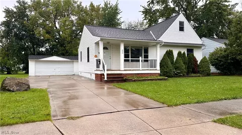 233 John St, Bedford, OH 44146