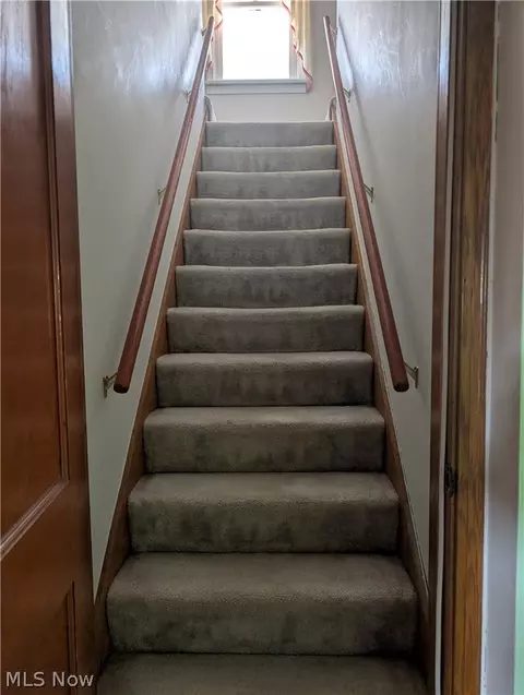 Entry Way - 313 E Line St, Minerva, OH 44657 photo 3 of 5