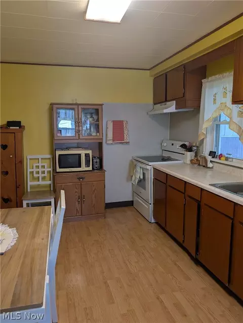 Kitchen - 313 E Line St, Minerva, OH 44657 photo 2 of 3