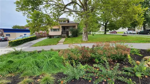 7925 Garfield Blvd, Garfield Heights, OH 44125