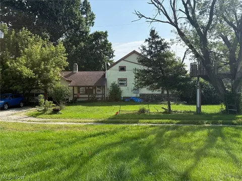 9523 E Center St, Windham, OH 44288 photo 2