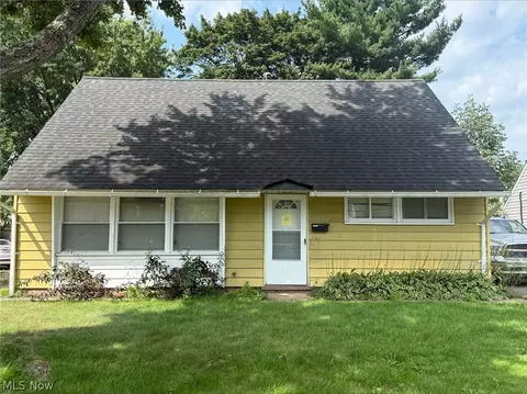 2230 Larchdale Dr, Cuyahoga Falls, OH 44221