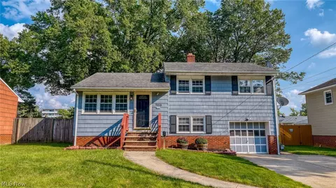 11159 Stoneham Rd, Parma Heights, OH 44130