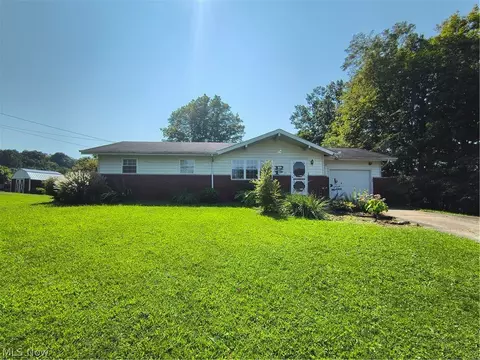 1380 Mount Tom Rd, Marietta, OH 45750