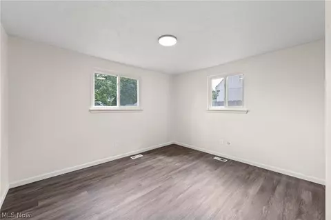 Bedroom - 5830 Beech Dr, Mentor On The Lake, OH 44060 photo 3 of 6