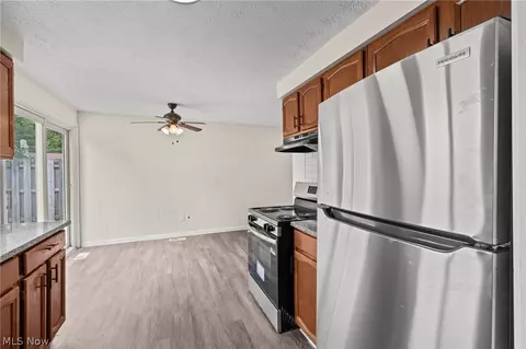 Kitchen - 5830 Beech Dr, Mentor On The Lake, OH 44060 photo 2 of 2