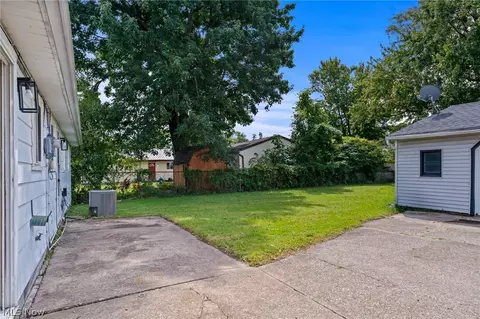 Exterior - 5830 Beech Dr, Mentor On The Lake, OH 44060 photo 2 of 6