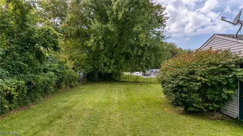 Exterior - 5830 Beech Dr, Mentor On The Lake, OH 44060 photo 6 of 6