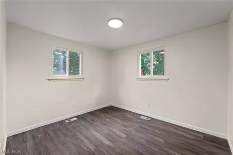 Bedroom - 5830 Beech Dr, Mentor On The Lake, OH 44060 photo 5 of 6