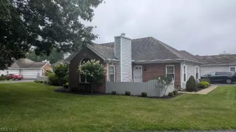 50 Stratford Green Dr #4, Canfield, OH 44406