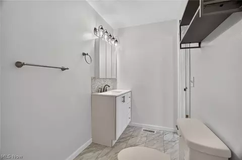 Bath - 5414 Carlson Ln, Ashtabula, OH 44004 photo 2 of 3