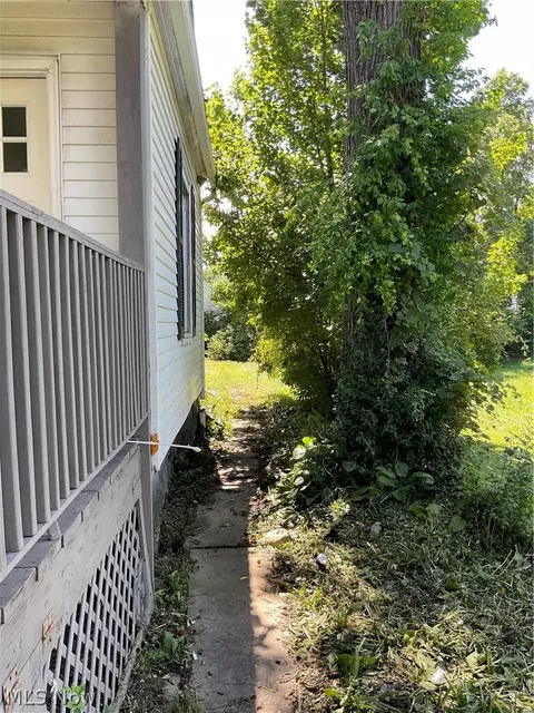 Exterior - 314 16th St, Elyria, OH 44035 photo 2 of 2