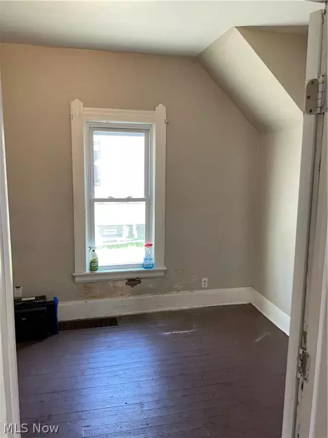 Bedroom - 314 16th St, Elyria, OH 44035 photo 5 of 5