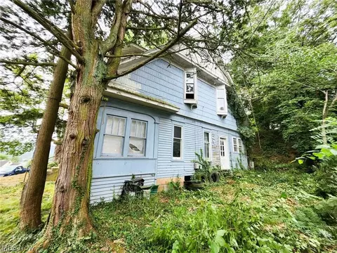 Exterior - 103 Circle Ave, Spencer, WV 25276 photo 3 of 5
