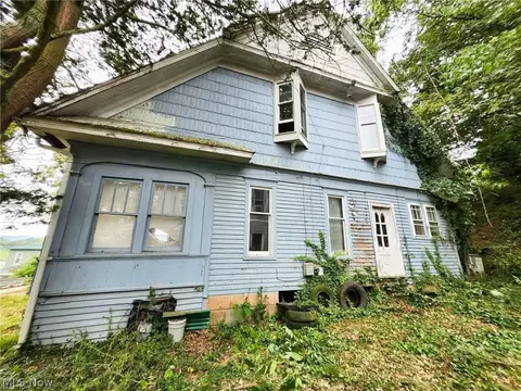 Exterior - 103 Circle Ave, Spencer, WV 25276 photo 4 of 5